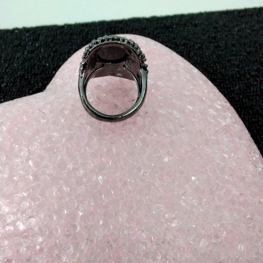 Large Onyx statement ring - Picture 4 of 9